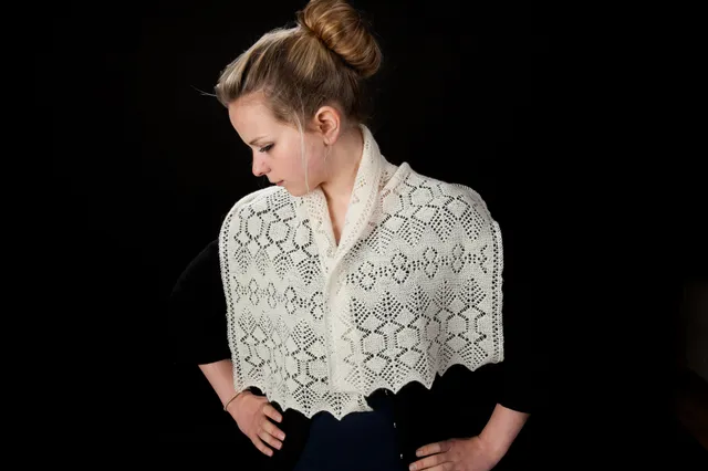 jamieson-smith-paper-patterns-leezie-scarf-patron-charpe-dentelle image 1