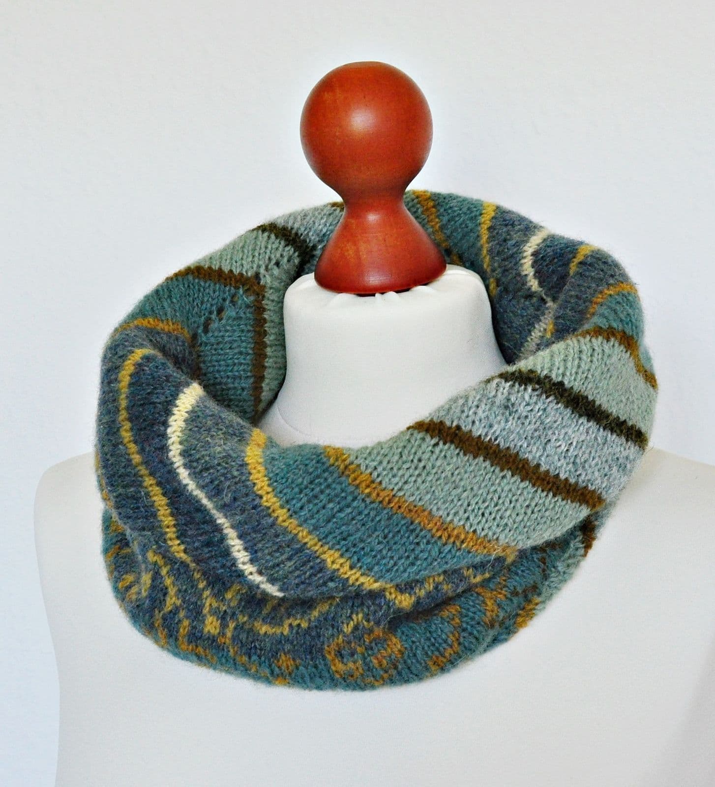 jamieson-s-flying-dolphin-cowl-schlenzka-patron-snood image 2